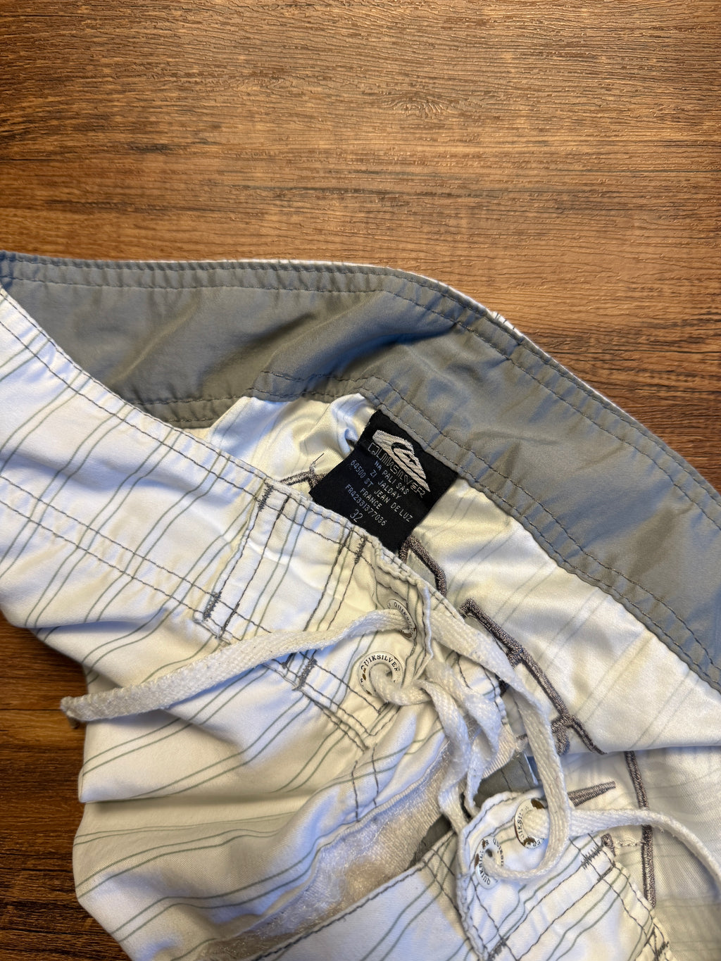 Vintage Quicksilver SpellOut Boardies - 32