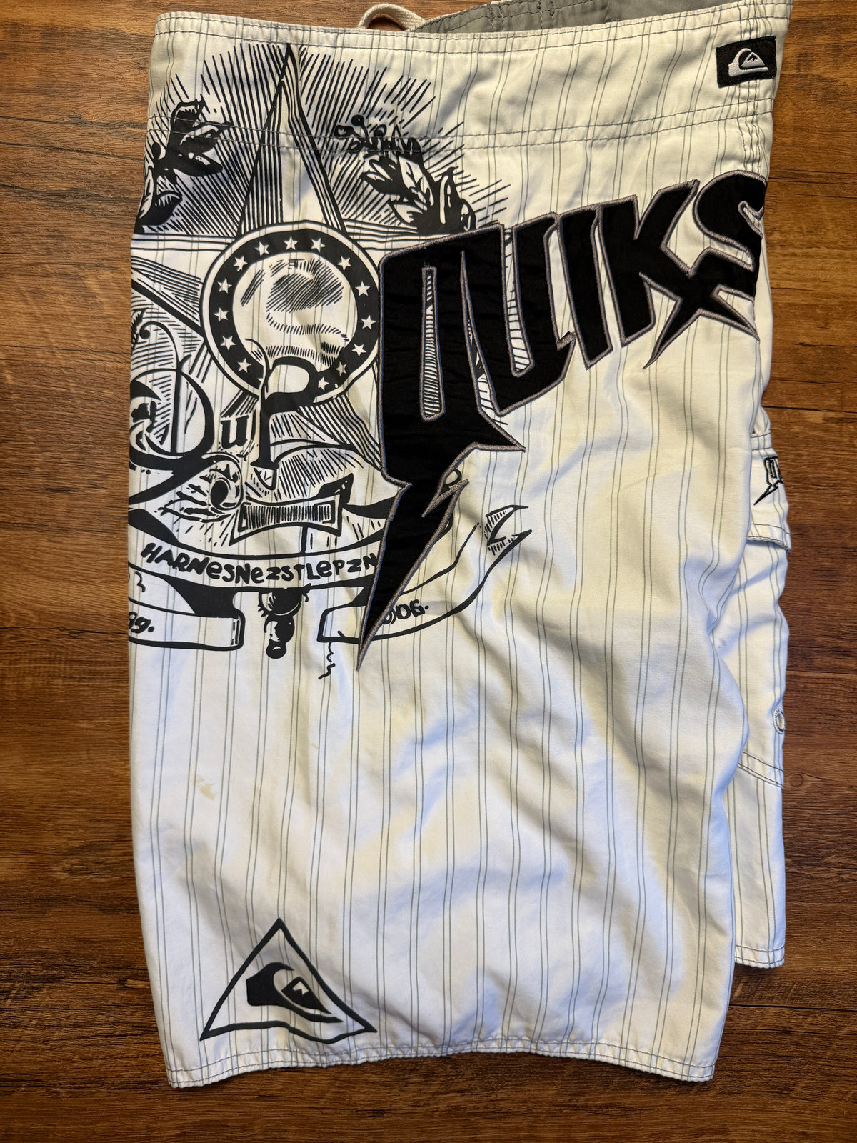 Vintage Quicksilver SpellOut Boardies - 32