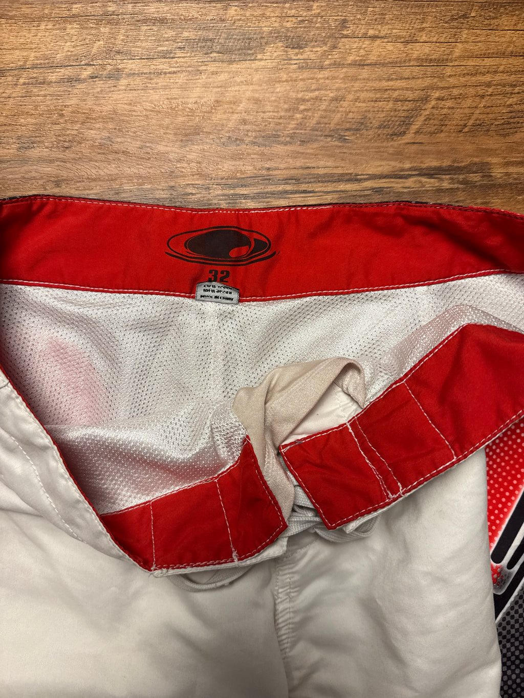 Vintage Oakley Tri Tone Boardies - 32