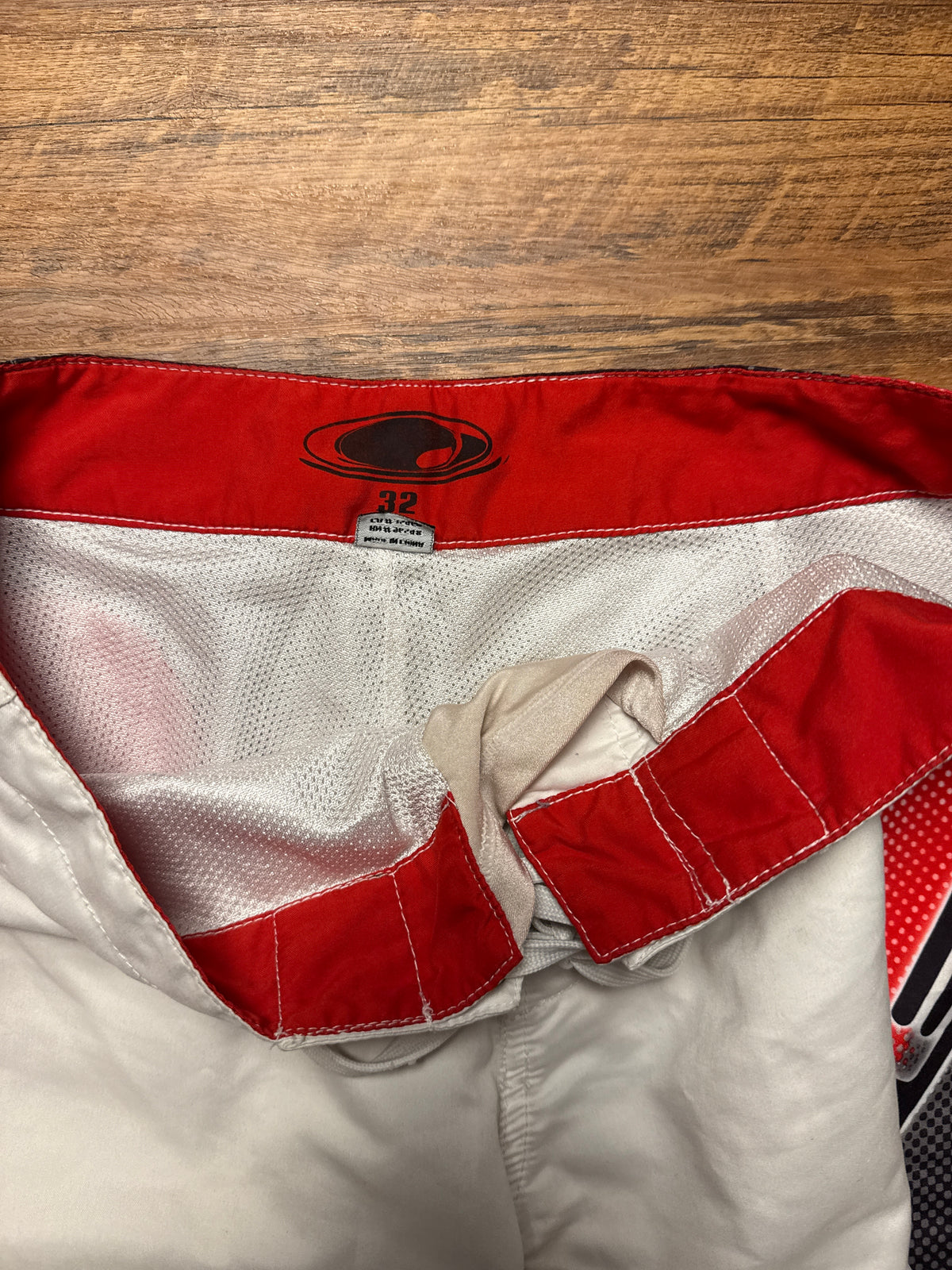 Vintage Oakley Tri Tone Boardies - 32