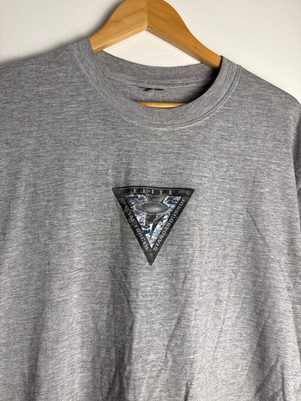 Vintage Oakley Centre Graphic T-Shirt - L