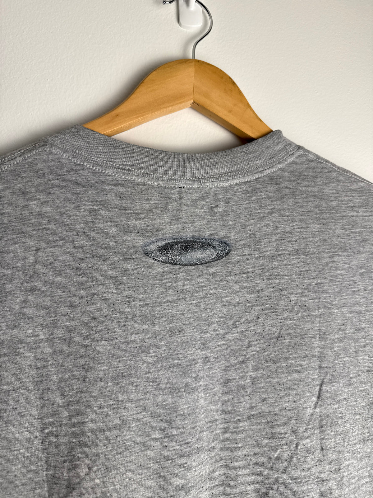 Vintage Oakley Centre Graphic T-Shirt - L