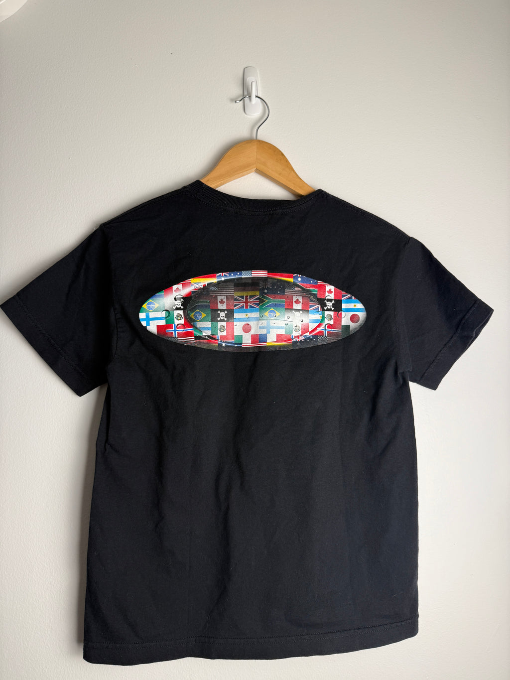 Vintage Oakley Worldwide Flags SpellOut T-Shirt - S