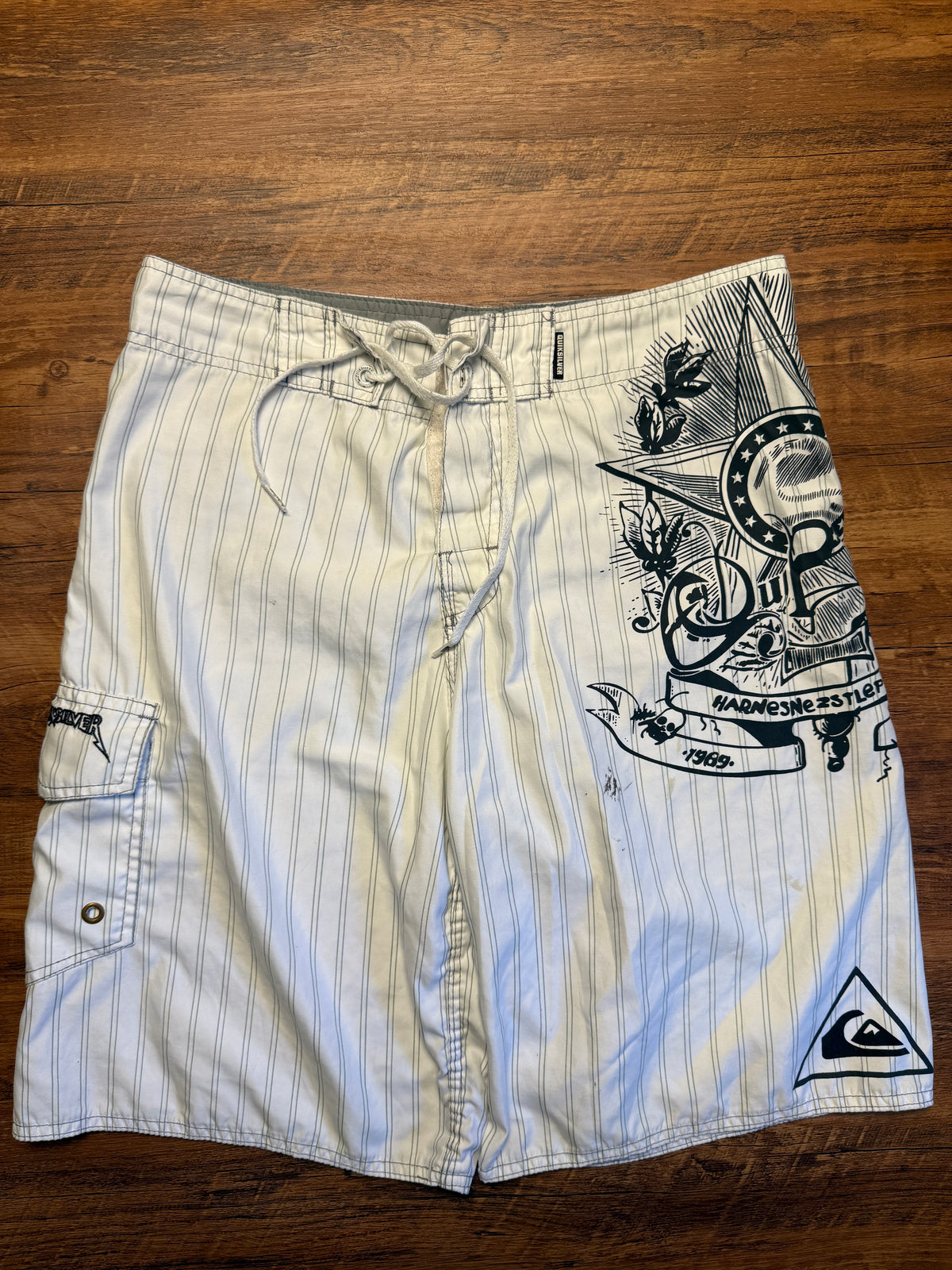 Vintage Quicksilver SpellOut Boardies - 32