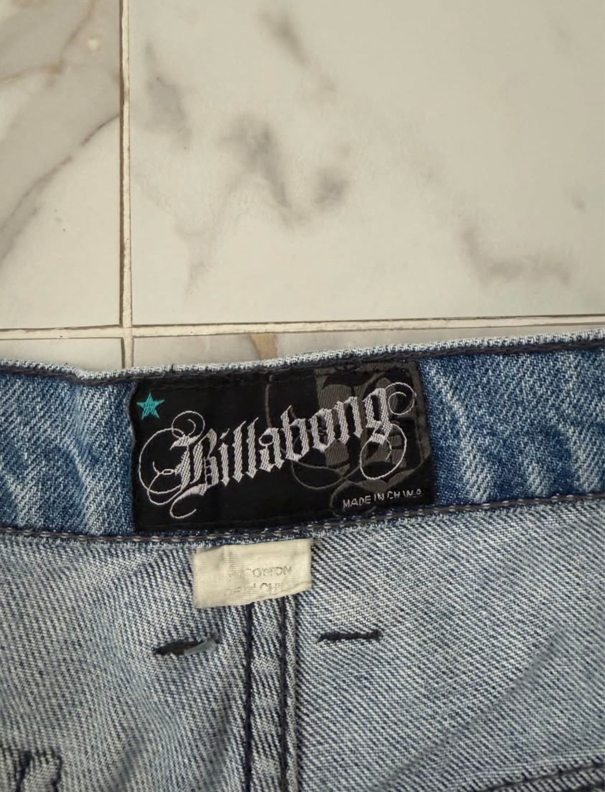 Vintage Baggy Y2K Billabong Jorts - 32